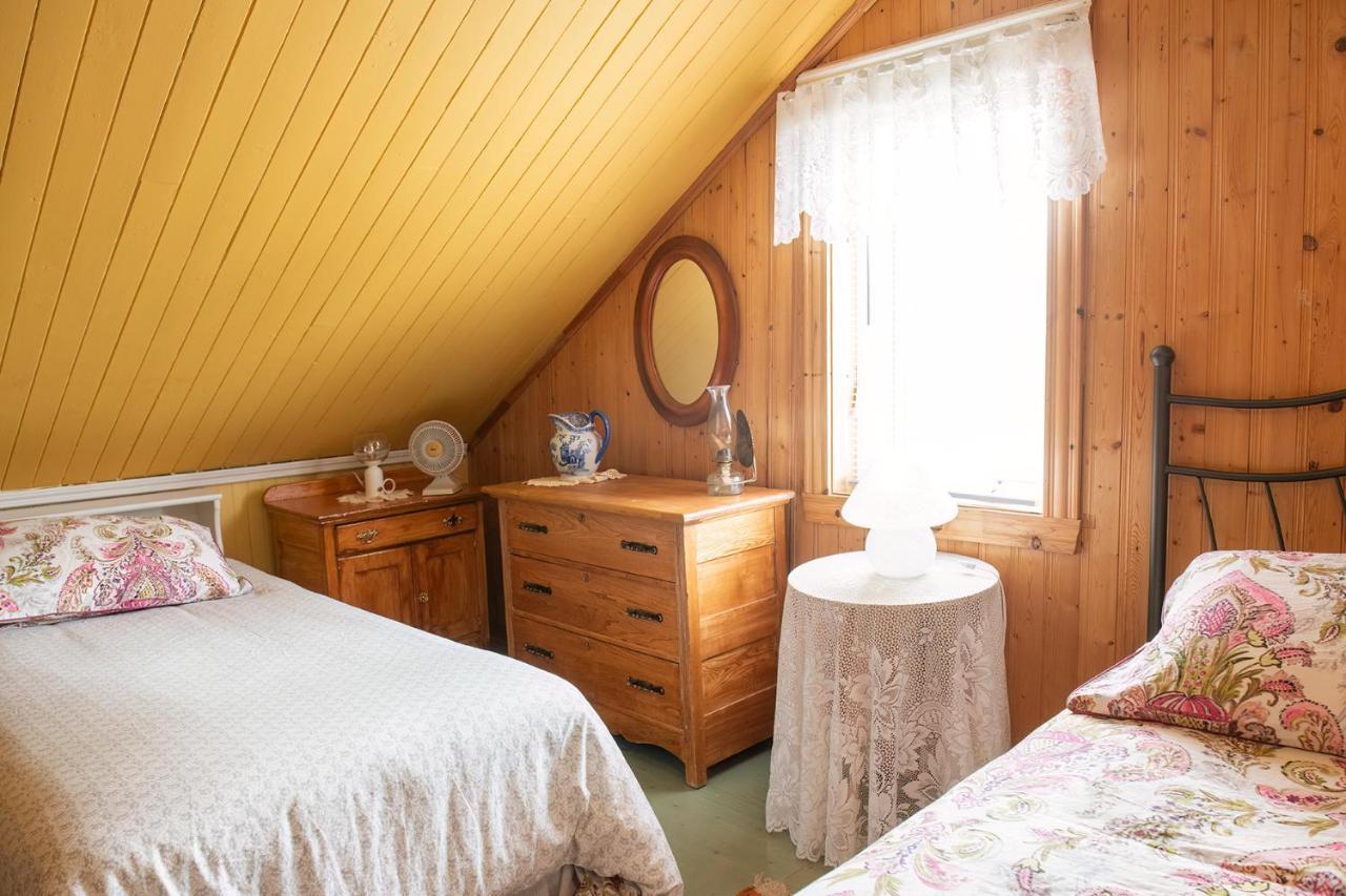 Bed & Cafe Petit Papillon Bed and Breakfast Grandes-Bergeronnes Exteriör bild