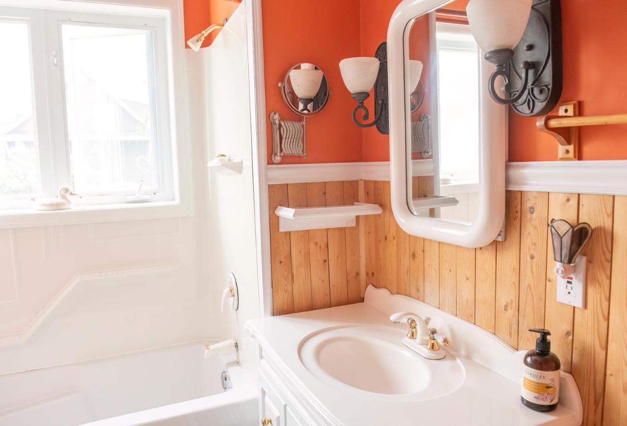 Bed & Cafe Petit Papillon Bed and Breakfast Grandes-Bergeronnes Exteriör bild