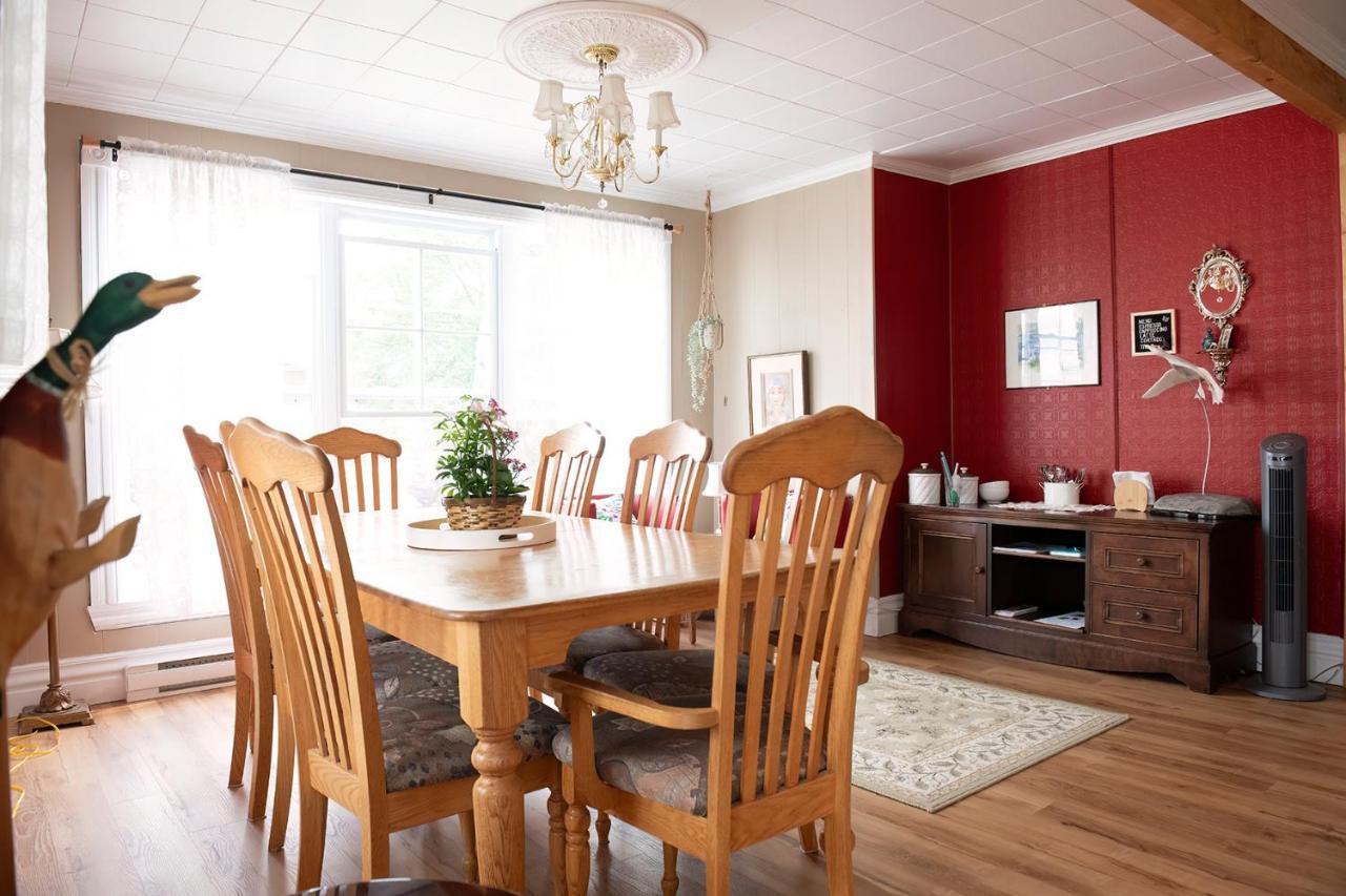 Bed & Cafe Petit Papillon Bed and Breakfast Grandes-Bergeronnes Exteriör bild
