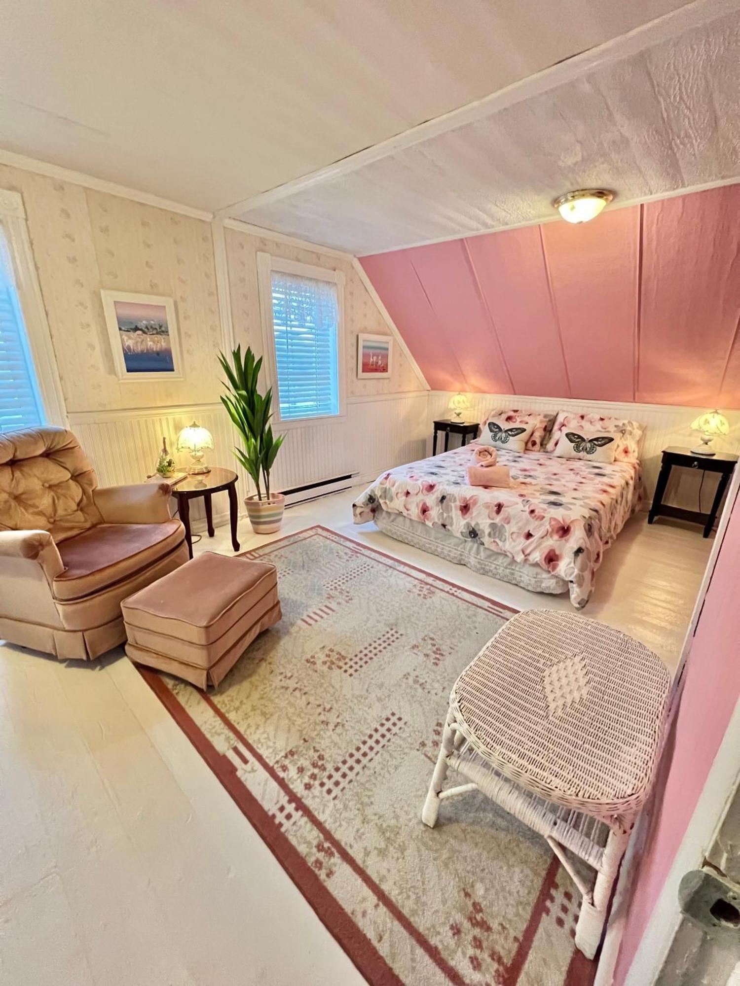 Bed & Cafe Petit Papillon Bed and Breakfast Grandes-Bergeronnes Exteriör bild