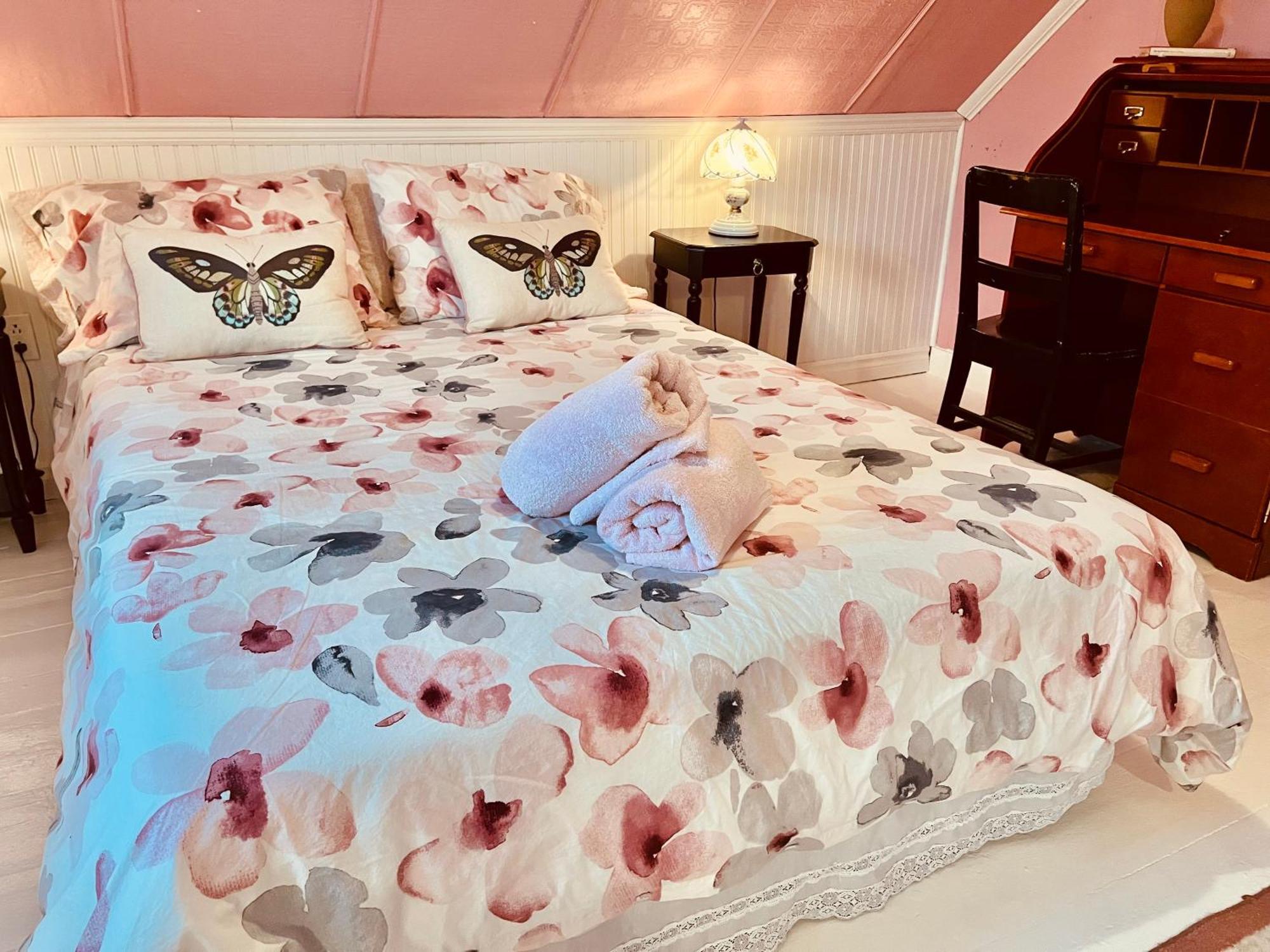 Bed & Cafe Petit Papillon Bed and Breakfast Grandes-Bergeronnes Exteriör bild