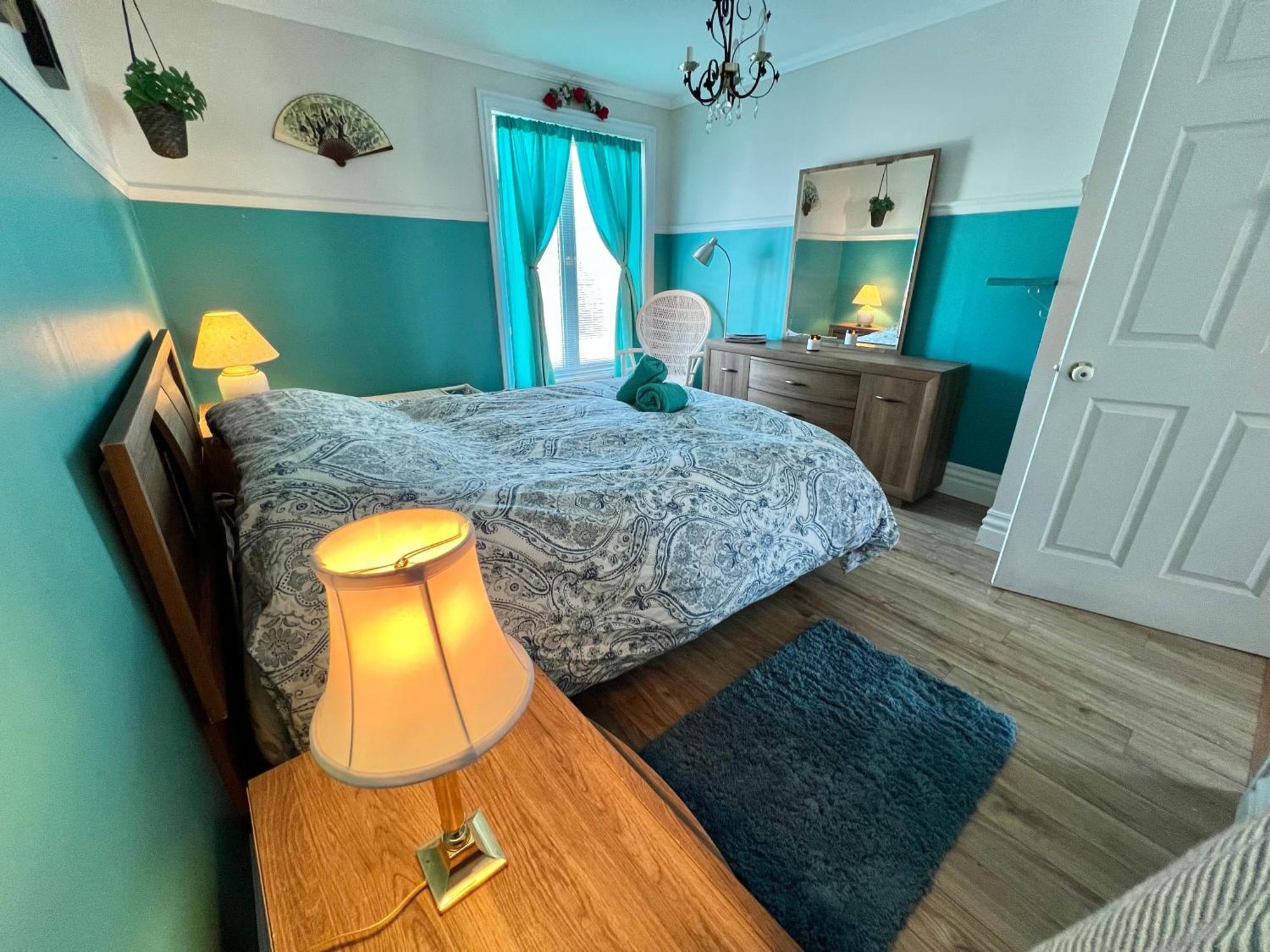 Bed & Cafe Petit Papillon Bed and Breakfast Grandes-Bergeronnes Exteriör bild