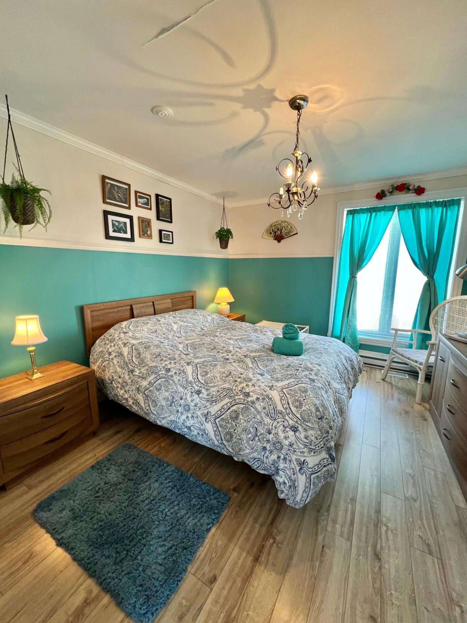 Bed & Cafe Petit Papillon Bed and Breakfast Grandes-Bergeronnes Exteriör bild